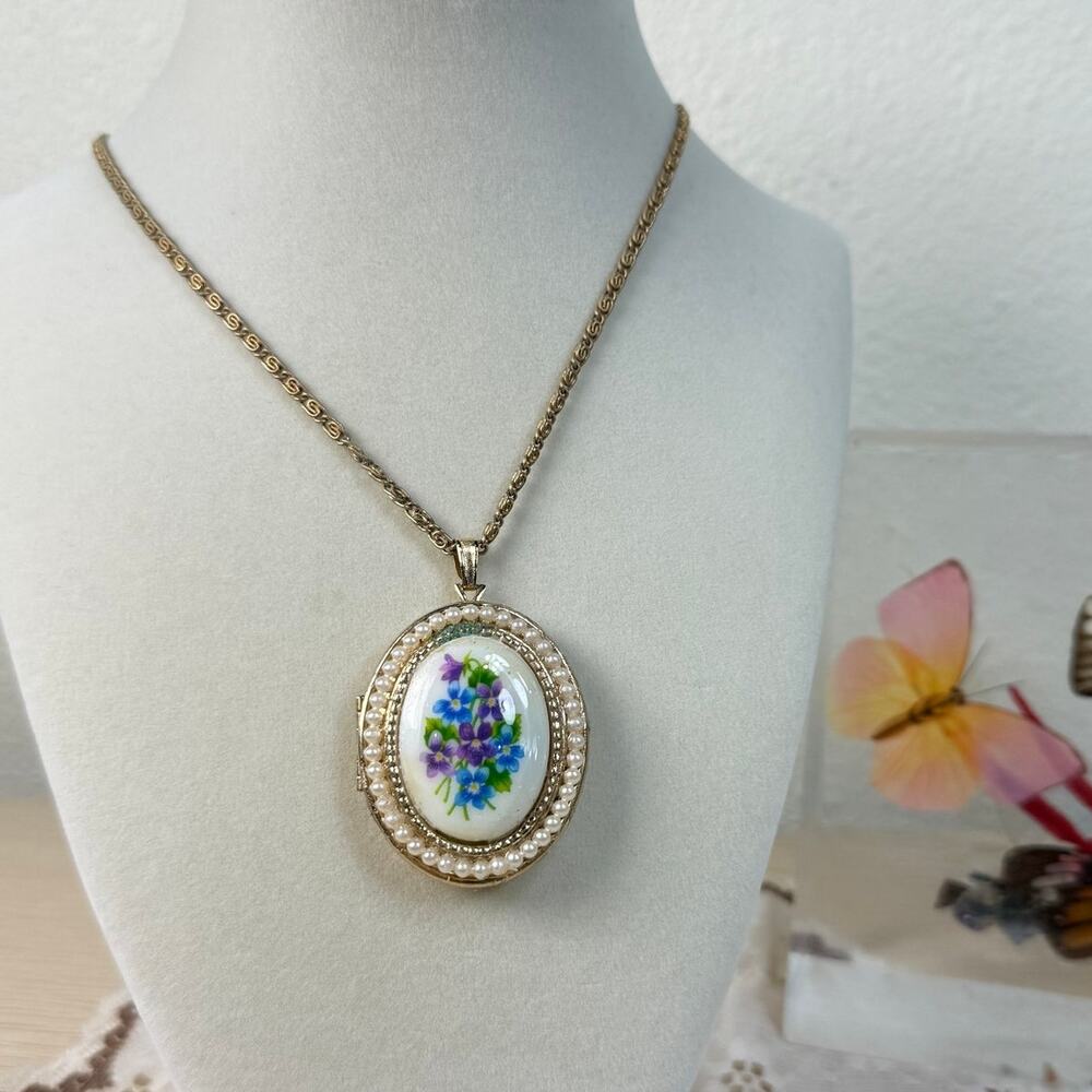 Vintage Floral Faux Pearl Oval Locket Necklace Victorian Romantic Coquette